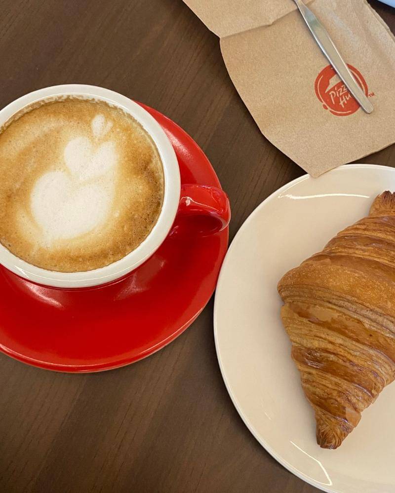 Pizza Hut Ristorante buka outlet baru di Metro Pondok Indah, hadir dengan konsep resto dan hidangan yang lebih variatif. - Popmama.com/Salsyabila Sukmaningrum